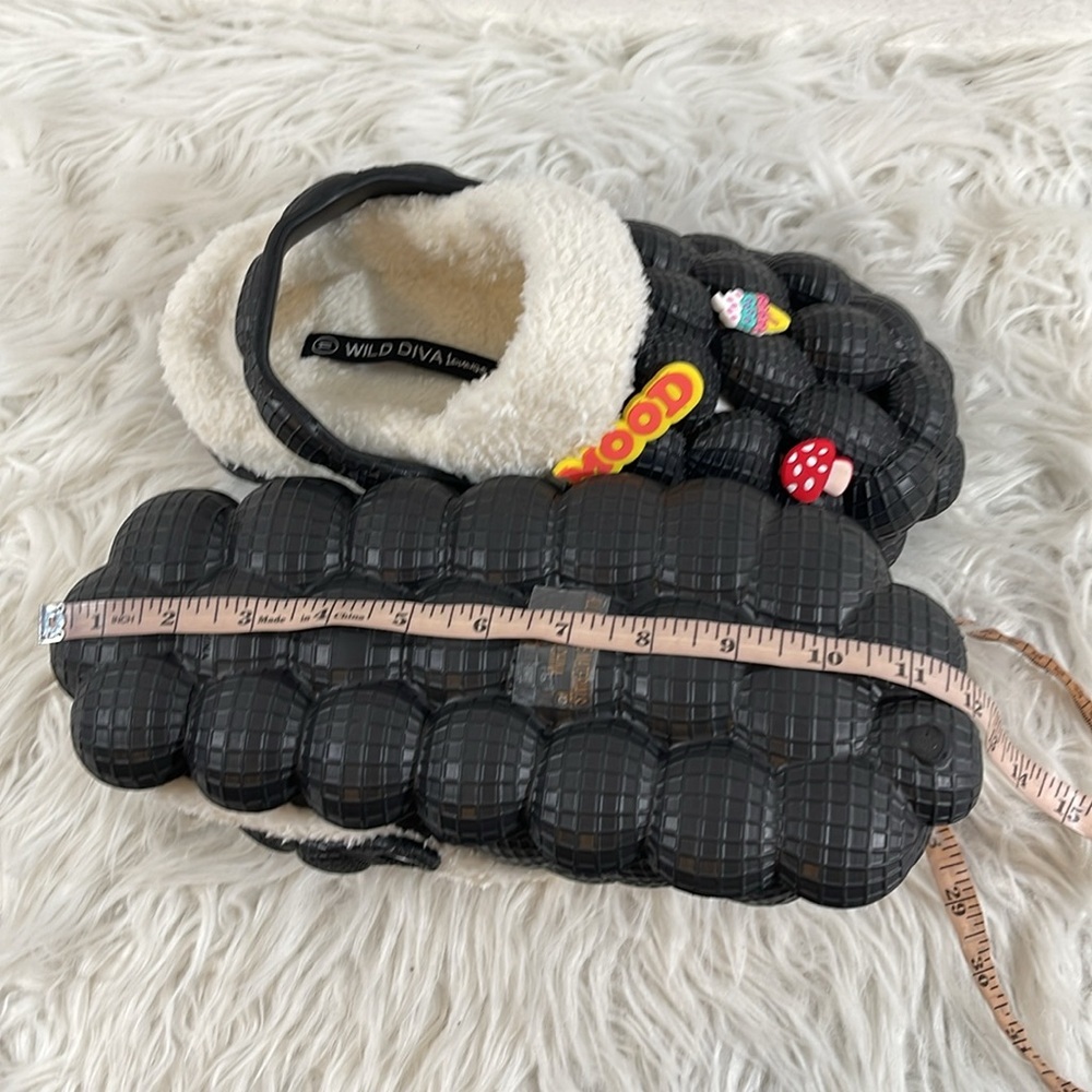 WILD DIVA Lounge Unique Fleece Lined Black Bubble Clogs with Fun Charms Size 11 - Picture 11 of 11